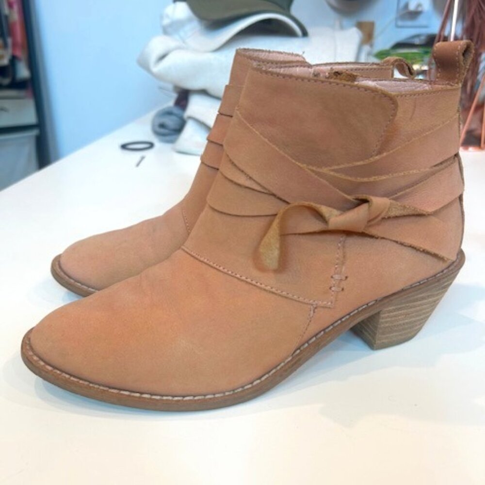 Kelsi Dagger Suede Tan Bootie Size 6.5